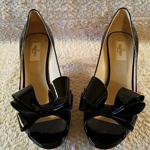 VALENTINO BLACK PATENT LEATHER PEEP TOE PUMPS